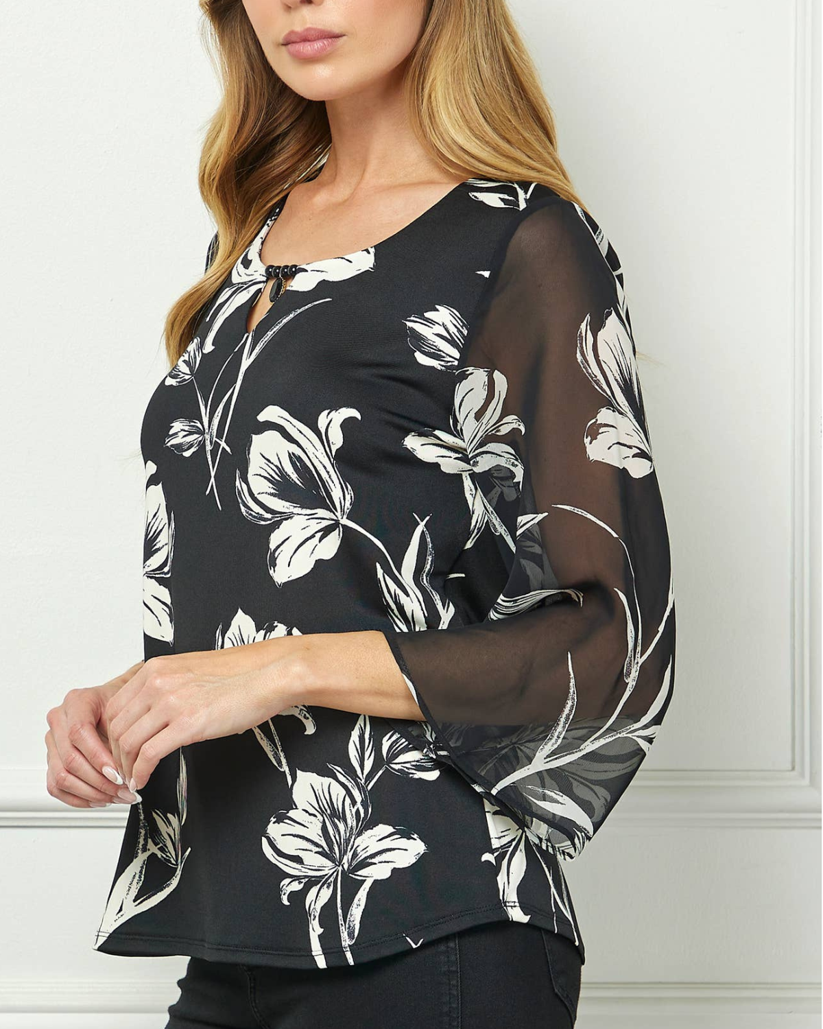 Winslow Vintage Blossom Keyhole Neckline Knit Blouse - G516401m59