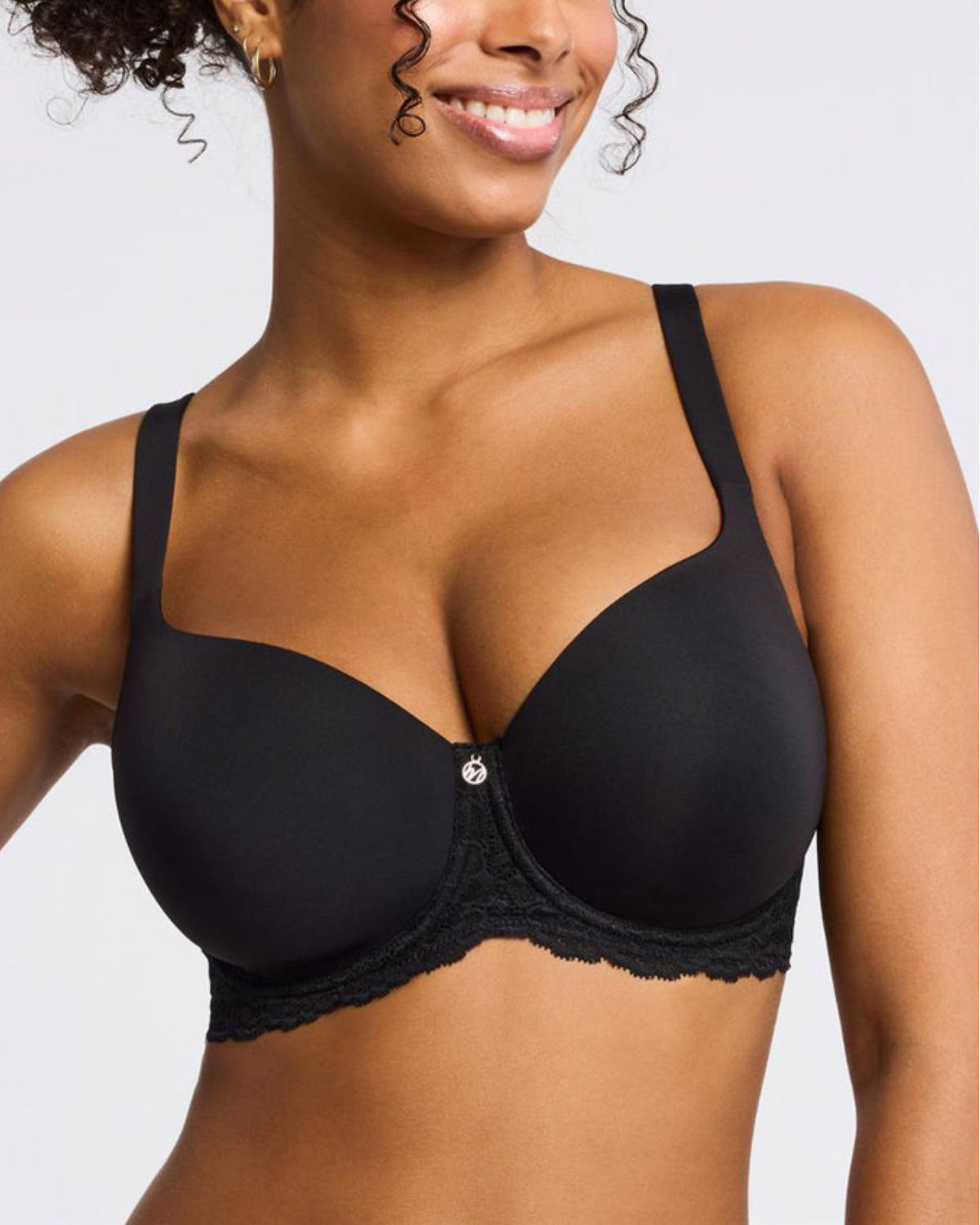 Model wearing a molded t-shirt underwire bra with lace side wings in black