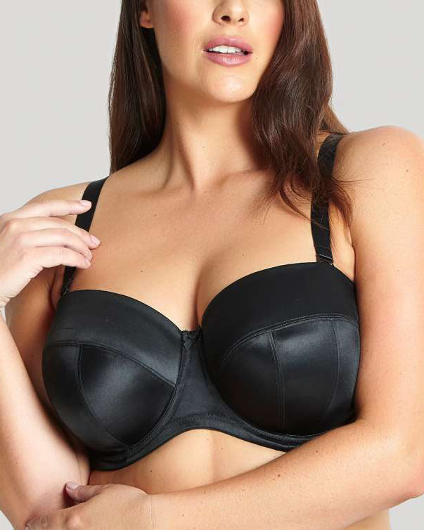 Model wearing an underwire full cup strapless/ convertible bra in black