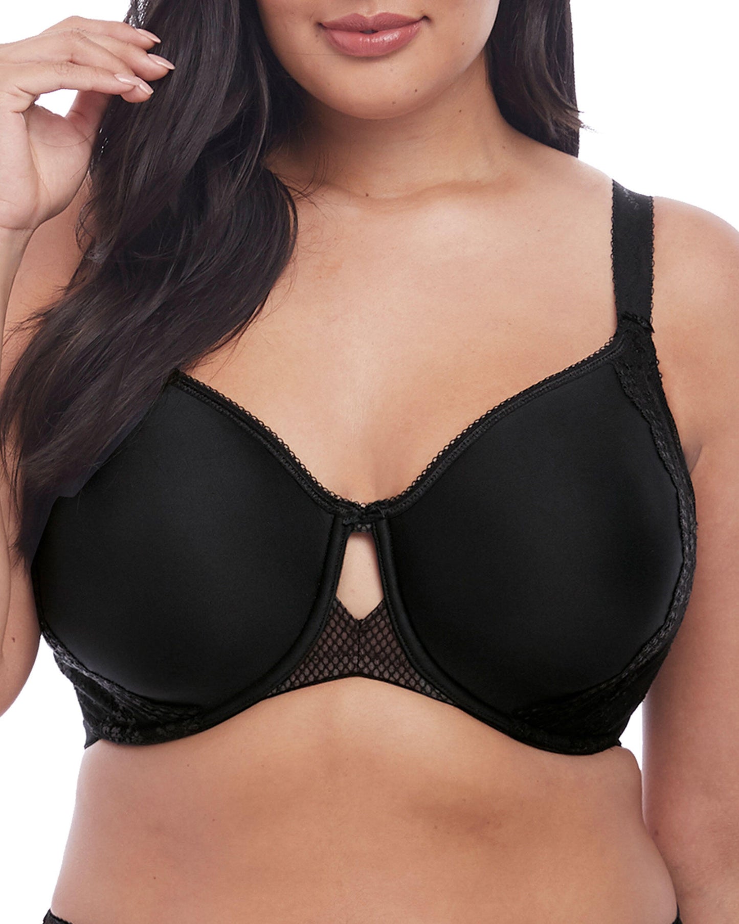 Model wearing an underwire spacer t-shirt bra in black