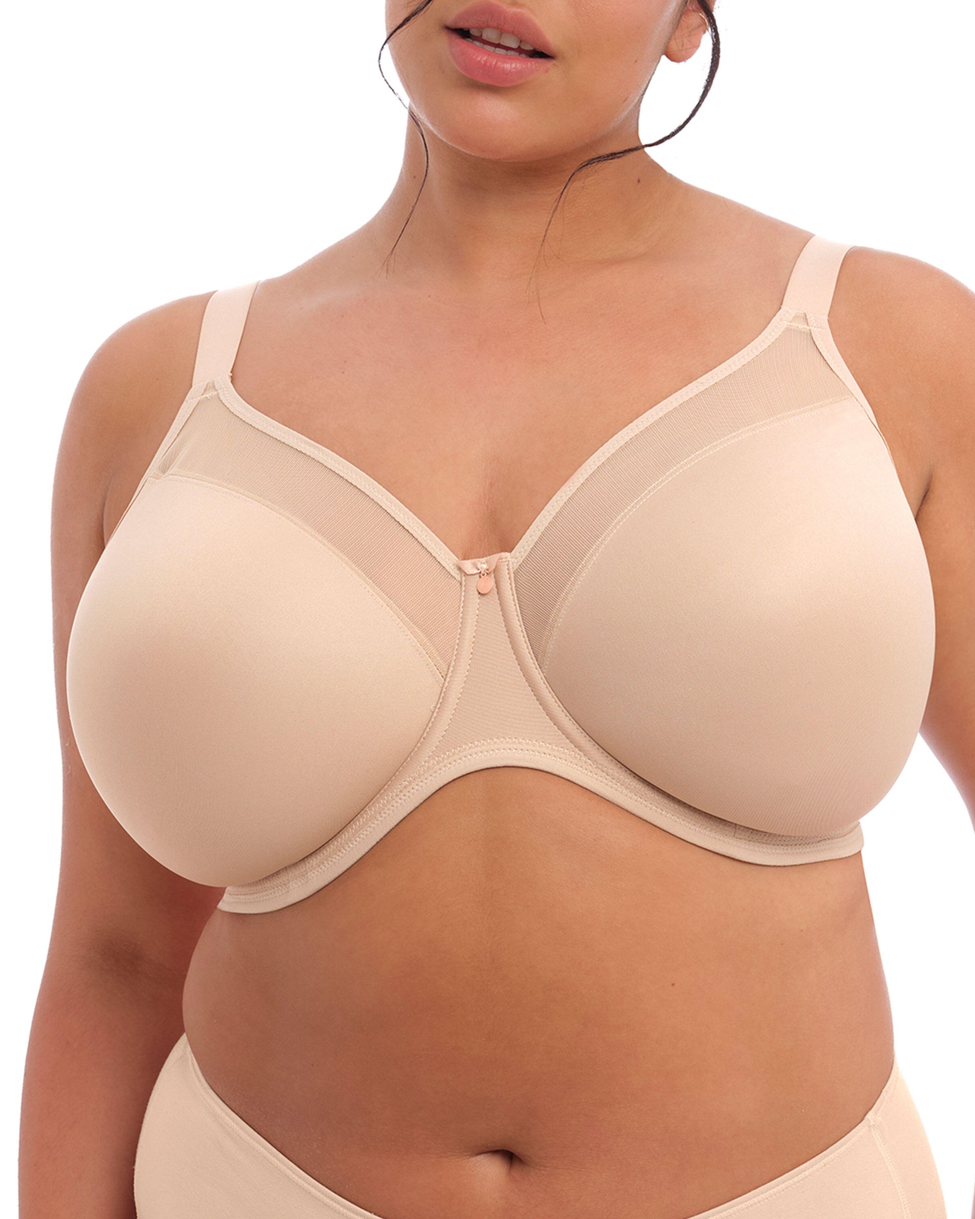 Model wearing a molded underwire t-shirt bra in beige/ nude