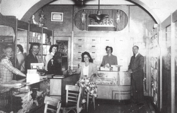 Cómo Nuestra Tienda Familiar de Trajes de Baño y Ropa Íntima en Patchogue Ha Perdurado por Casi un Siglo