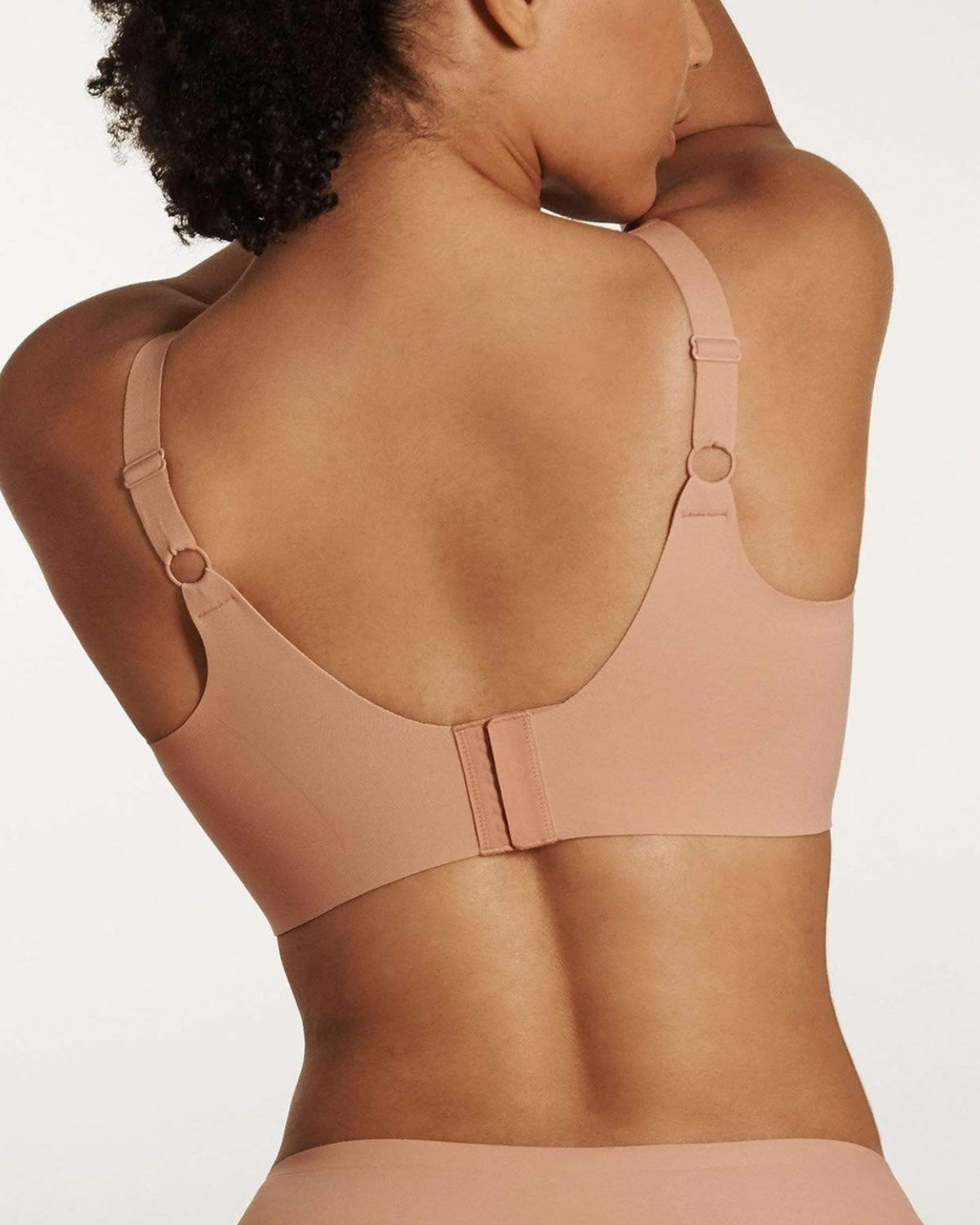 Evelyn Bobbie: Support Without An Underwire – An Intimate Affaire