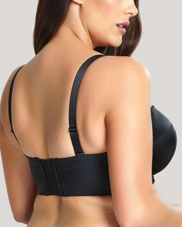 Model wearing an underwire full cup strapless/ convertible bra in black
